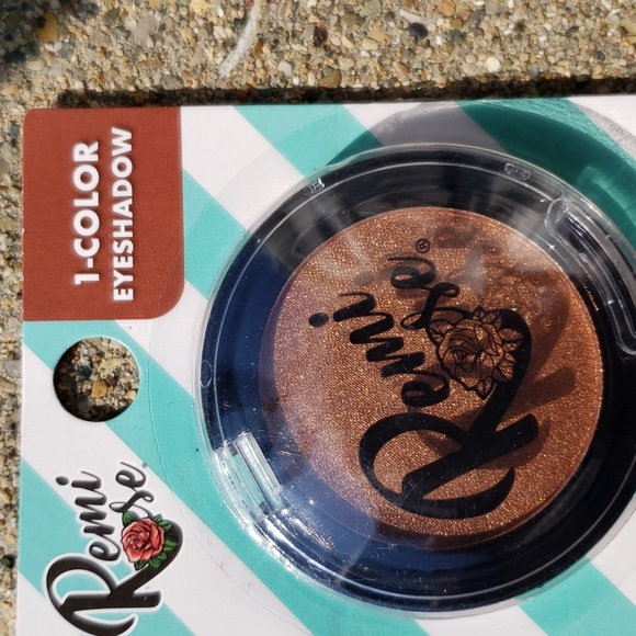 Remi Rose 1-Color Eyeshadow Brooklyn. NIP - Picture 3 of 4